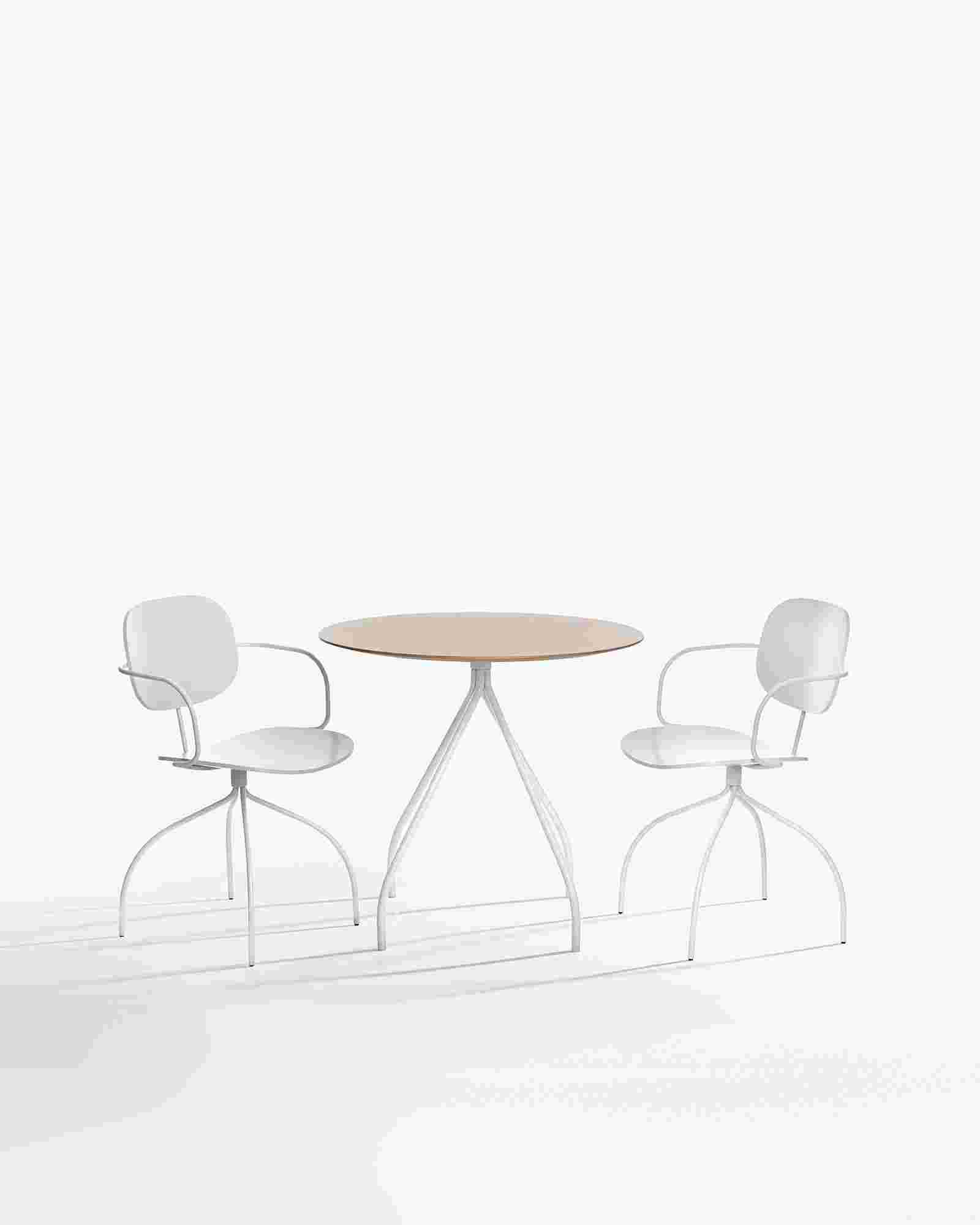 IOCprojectpartners_Cordusio_table_+_Magenta_meeting_chair_Design_by_Raffaella_Mangiarotti_Ph_Miro_Zagnoli_02.jpg