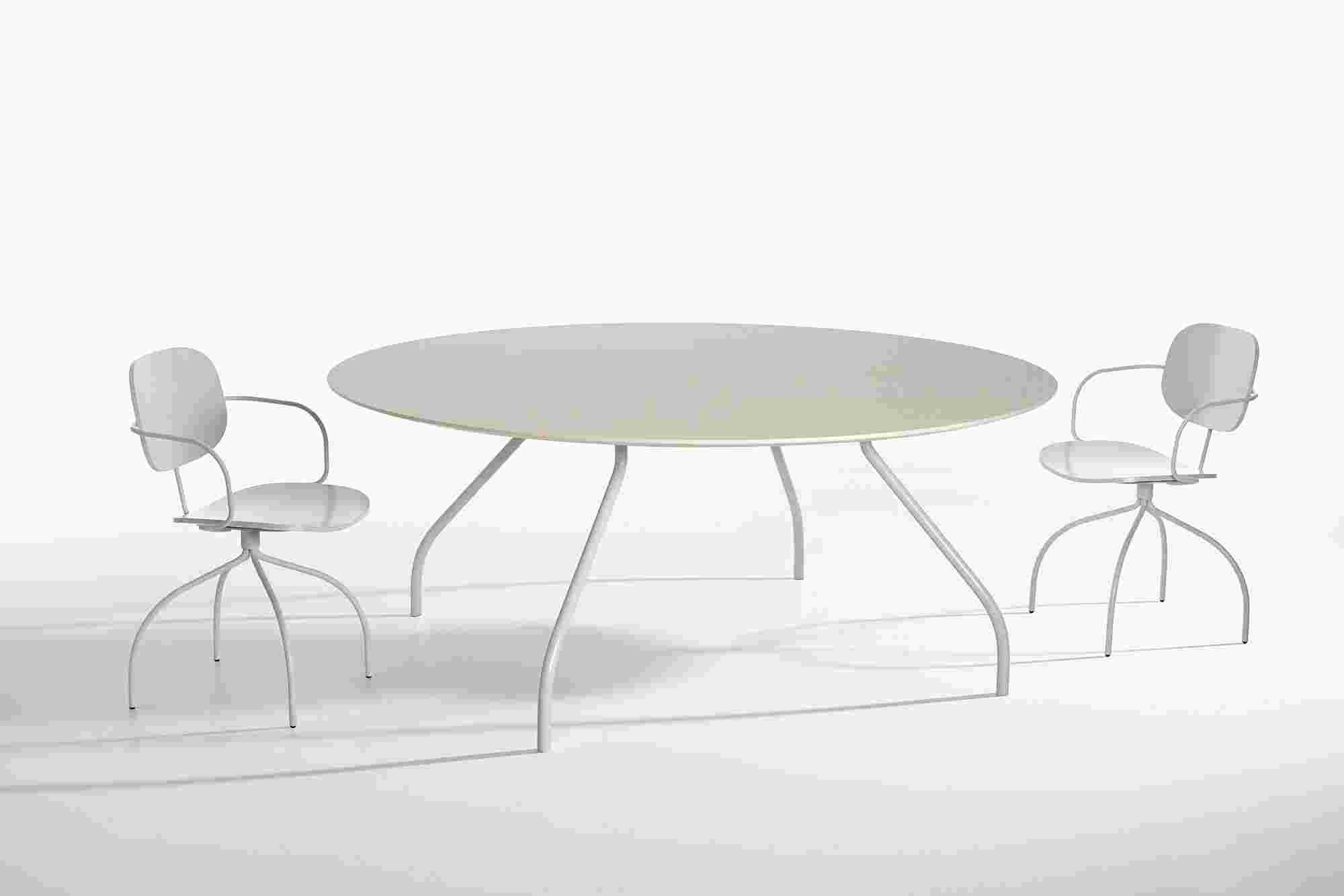 IOCprojectpartners_Sempione_round_table_+_Magenta_meeting_chair_Design_by_Raffaella_Mangiarotti_Ph_Miro_Zagnoli_02.jpg